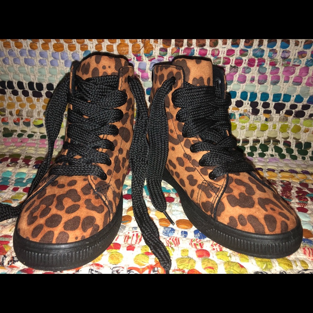 Bamboo leopard print boots NWOT sz 8